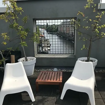 Luxury Duplex Along Canal Apartman *