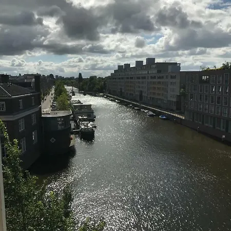 Luxury Duplex Along Canal 公寓